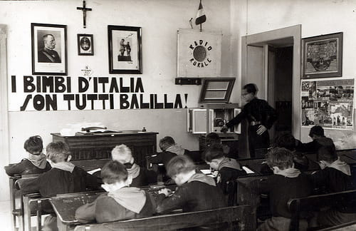 G. Gabrielli,&quot;Insegnare il razzismo.  Docenti e presidi di fronte al razzismo di Stato fascista&quot;