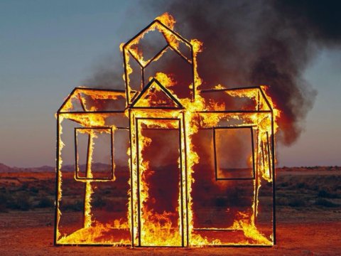 Violentare l’ambiente e aggredire l’essere umano (in tempo di pace e in tempo di guerra)